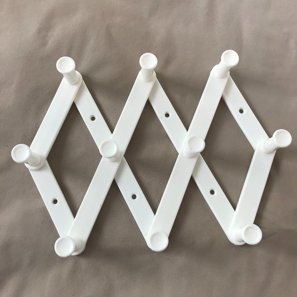Vintage white Plastic Accordion Peg Hanger Made in USA - Picture 1 of 5
